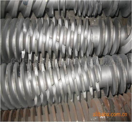 機械行業：山東臨工銷售破百億 張少軍頒發獎牌