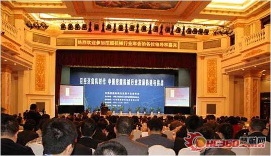 機械行業:挖機市場向穩健轉型,2012銷量預計18萬臺 機械行業:挖機市場向穩健轉型,2012銷量預計18萬臺